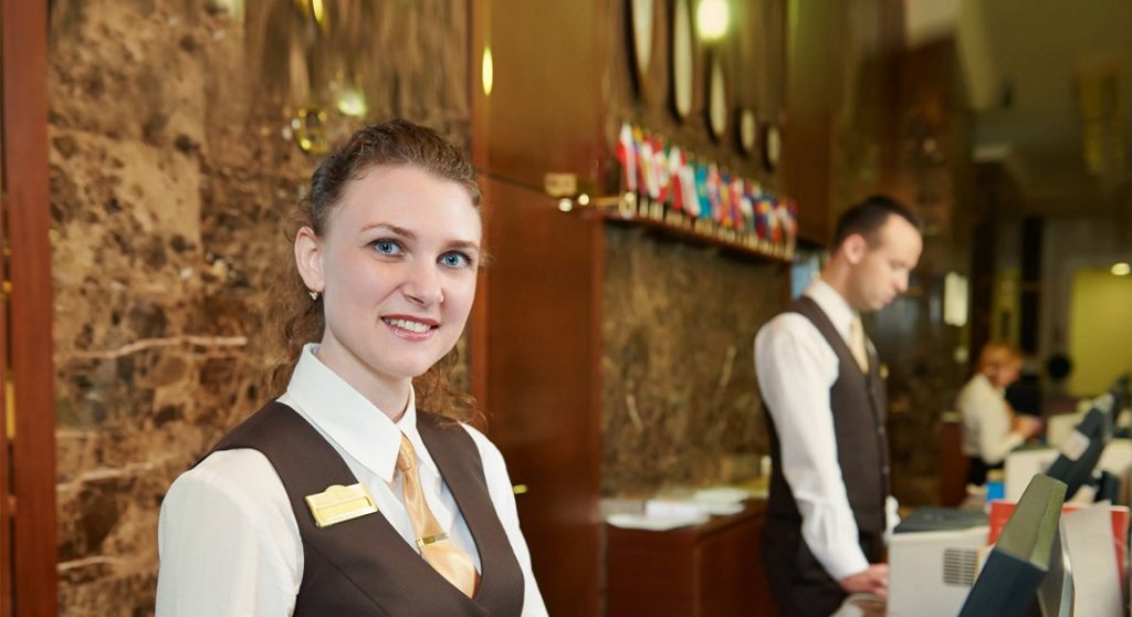 Ngành quản trị nhà hàng khách sạn có nhất định phải học đại học?